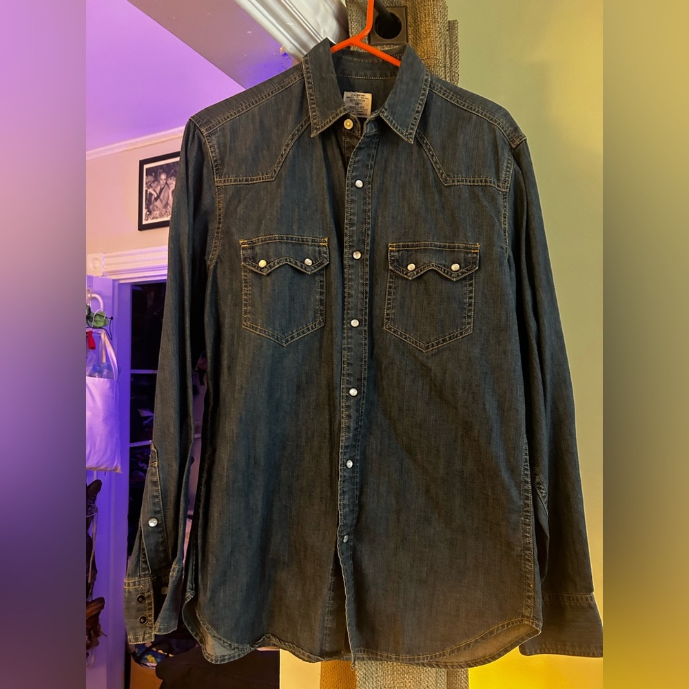 Like new J. Crew Men’s Denim Workshirt.